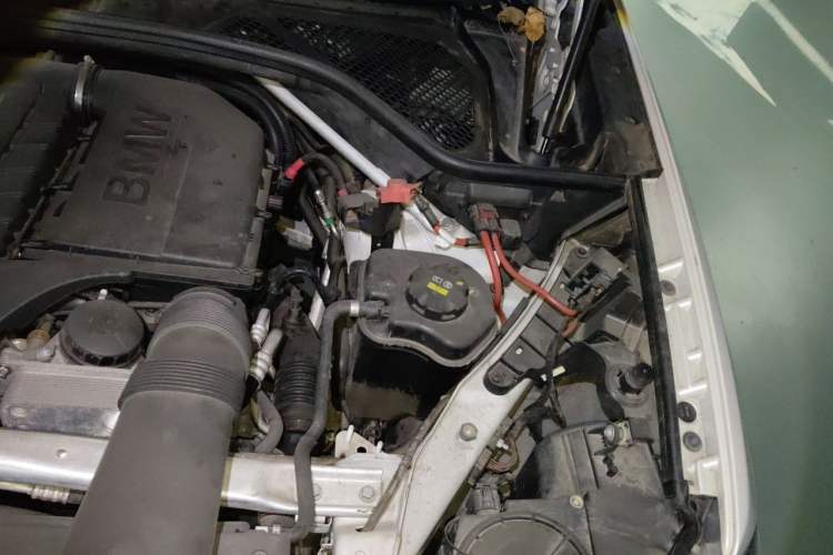 Used BMW X5 2014 xDrive35i Elegant Edition Engine Bay Left