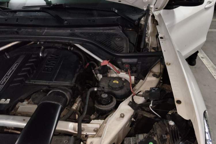 Used BMW X5 2014 xDrive35i Elegant Edition Engine Bay Left