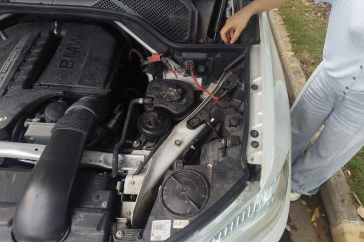 Used BMW X5 2014 xDrive35i Elegant Edition Engine Bay Left