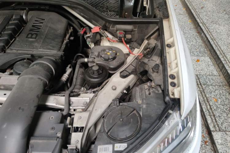 Used BMW X5 2014 xDrive35i Elegant Edition Engine Bay Left