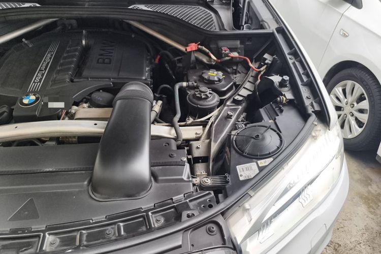 Used BMW X5 2014 xDrive35i Elegant Edition Engine Bay Left