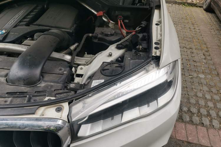 Used BMW X5 2014 xDrive35i Elegant Edition Engine Bay Left