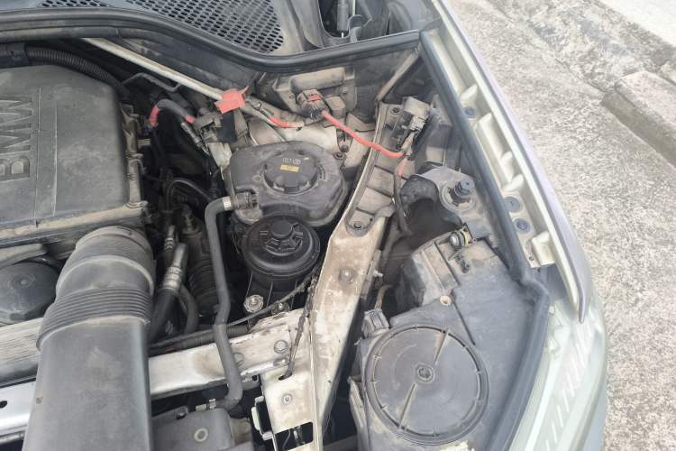 Used BMW X5 2014 xDrive35i Elegant Edition Engine Bay Left