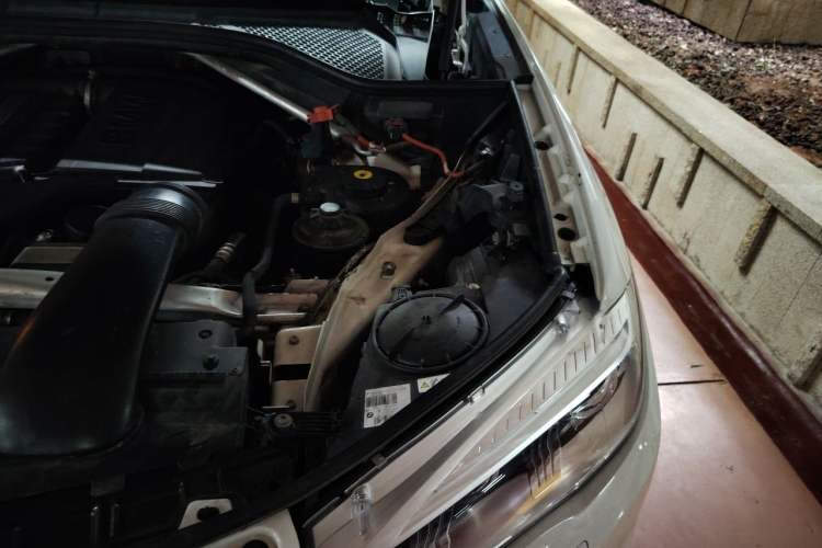 Used BMW X5 2014 xDrive35i Luxury Edition Engine Bay Left