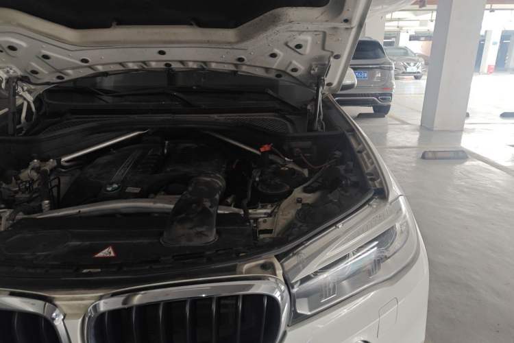 Used BMW X5 2014 xDrive35i Elegant Edition Engine Bay Left