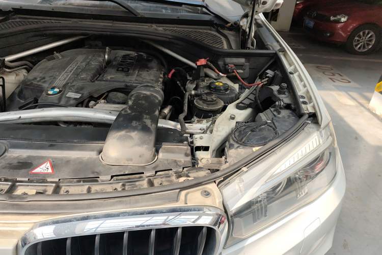 Used BMW X5 2014 xDrive35i Elegant Edition Engine Bay Left