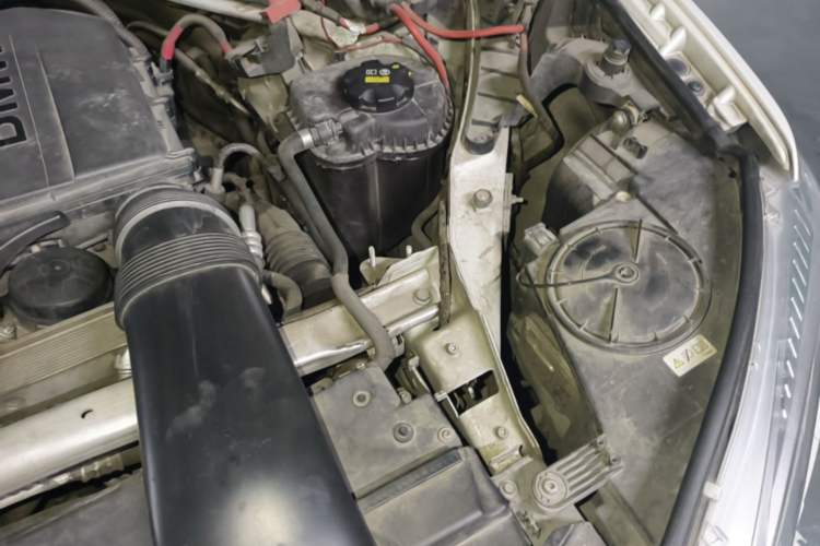 Used BMW X5 2014 xDrive35i U.S. specification Engine Bay Left