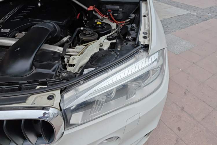 Used BMW X5 2014 xDrive35i Luxury Edition Engine Bay Left