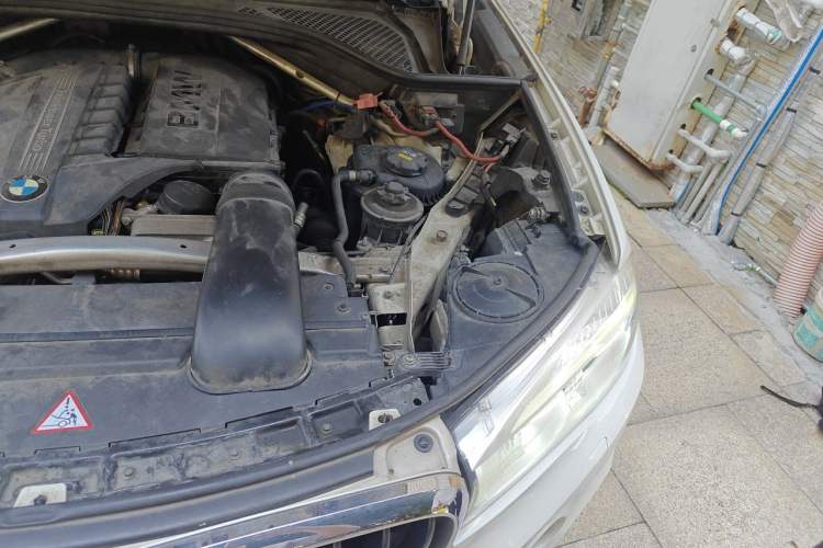 Used BMW X5 2014 xDrive35i Luxury Edition Engine Bay Left
