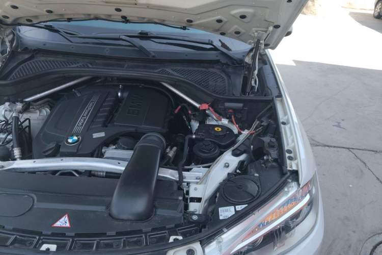 Used BMW X5 2014 xDrive35i Leading Model Engine Bay Left