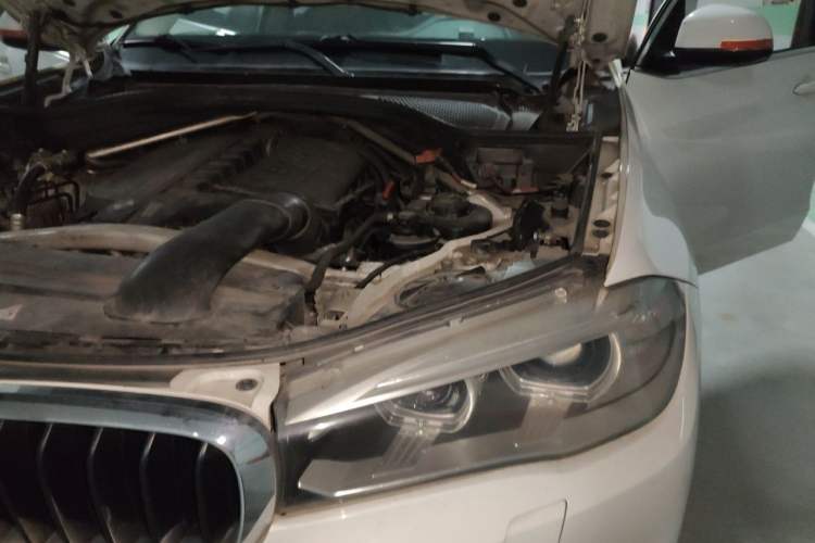 Used BMW X5 2014 xDrive35i Elegant Edition Engine Bay Left