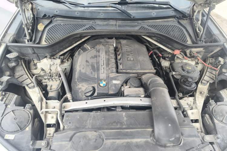 Used BMW X5 2014 xDrive35i Elegant Edition Engine Bay