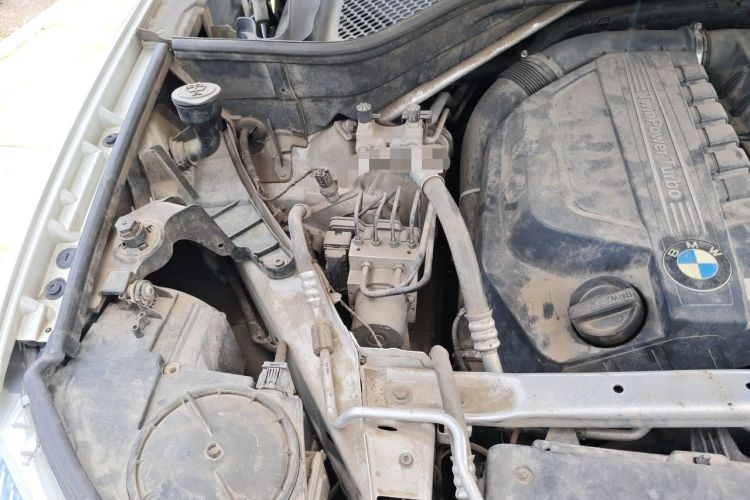 Used BMW X5 2014 xDrive35i Elegant Edition Engine Bay Right