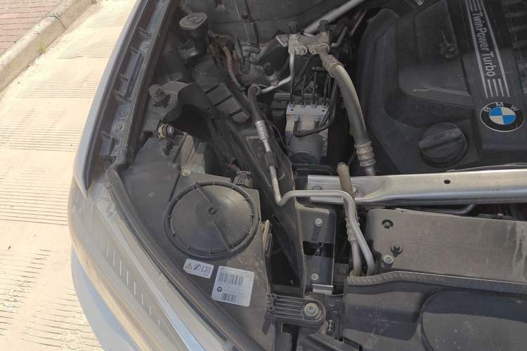 Used BMW X5 2014 xDrive35i Leading Model Engine Bay Right