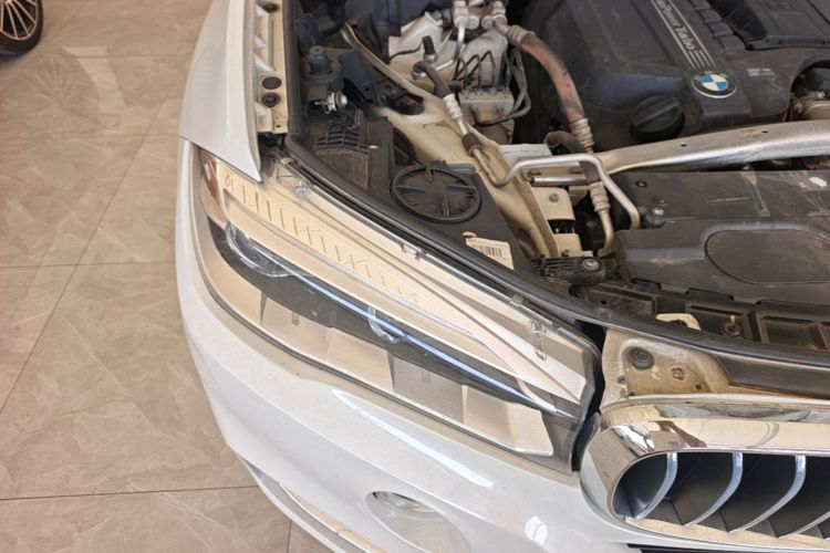 Used BMW X5  Engine Bay Right