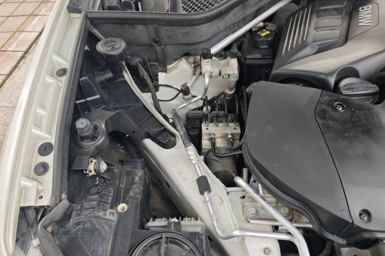 Used BMW X5 2014 xDrive50i M Sport Edition Engine Bay Right