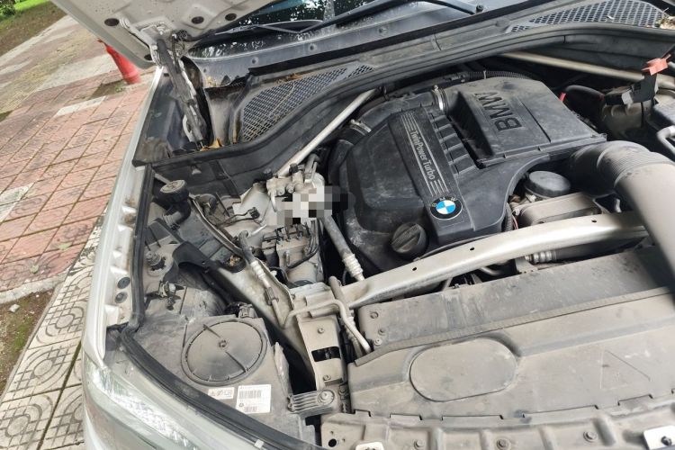 Used BMW X5 2014 xDrive35i Luxury Edition Engine Bay Right