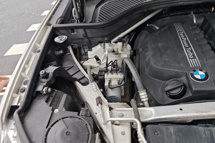 Used BMW X5 2014 xDrive35i Elegant Edition Engine Bay Right