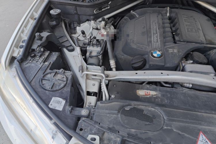 Used BMW X5 2014 xDrive35i U.S. specification Engine Bay Right