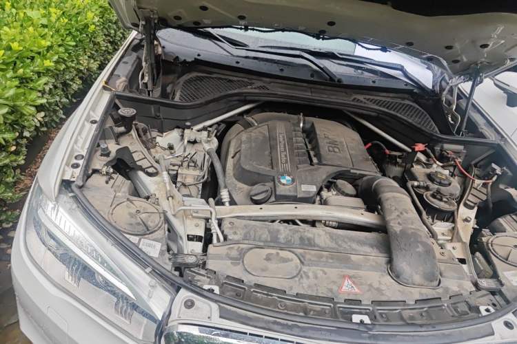 Used BMW X5 2014 xDrive35i Luxury Edition Engine Bay Right