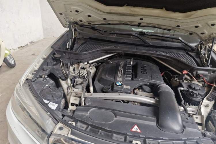 Used BMW X5 2014 xDrive35i Leading Model Engine Bay Right