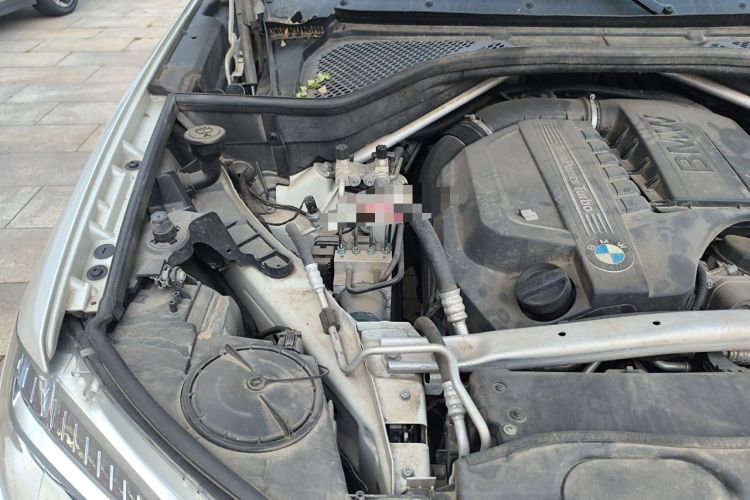 Used BMW X5 2014 xDrive35i Luxury Edition Engine Bay Right