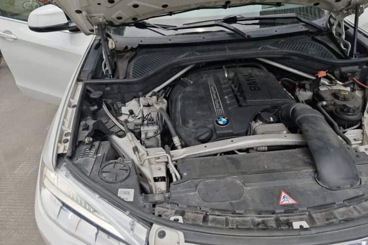 Used BMW X5 2014 xDrive35i Luxury Edition Engine Bay Right