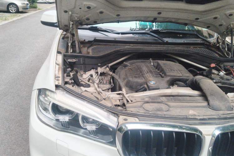 Used BMW X5 2014 xDrive35i Elegant Edition Engine Bay Right