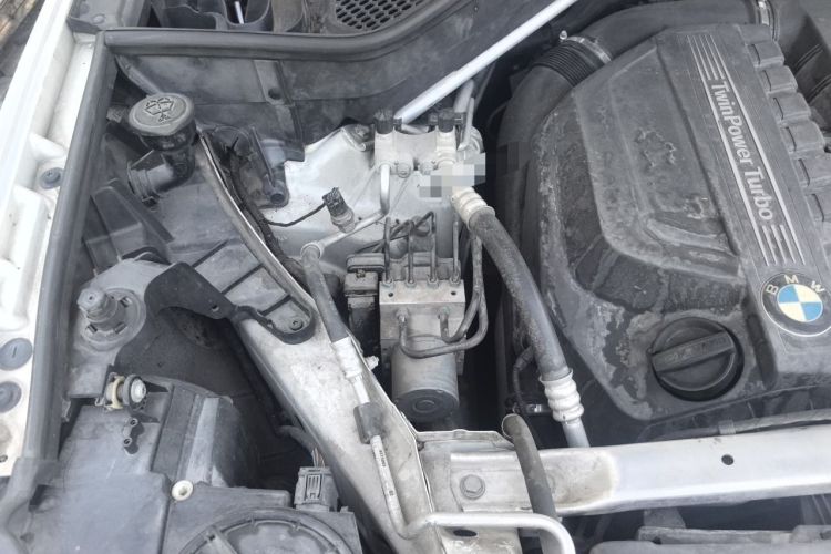 Used BMW X5 2014 xDrive35i Elegant Edition Engine Bay Right
