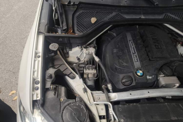 Used BMW X5 2014 xDrive35i Elegant Edition Engine Bay Right