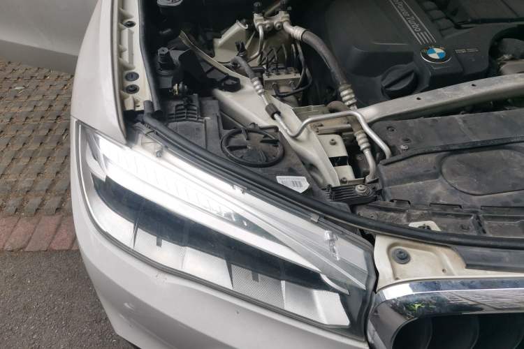 Used BMW X5 2014 xDrive35i Elegant Edition Engine Bay Right
