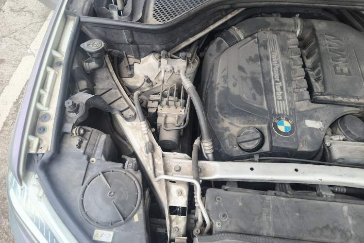 Used BMW X5 2014 xDrive35i Elegant Edition Engine Bay Right