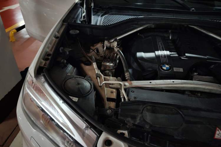 Used BMW X5 2014 xDrive35i Luxury Edition Engine Bay Right