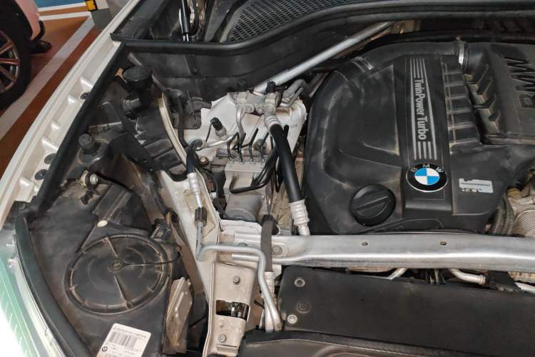 Used BMW X5 2014 xDrive35i Elegant Edition Engine Bay Right