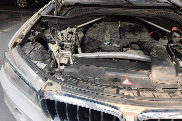 Used BMW X5 2014 xDrive35i Elegant Edition Engine Bay Right