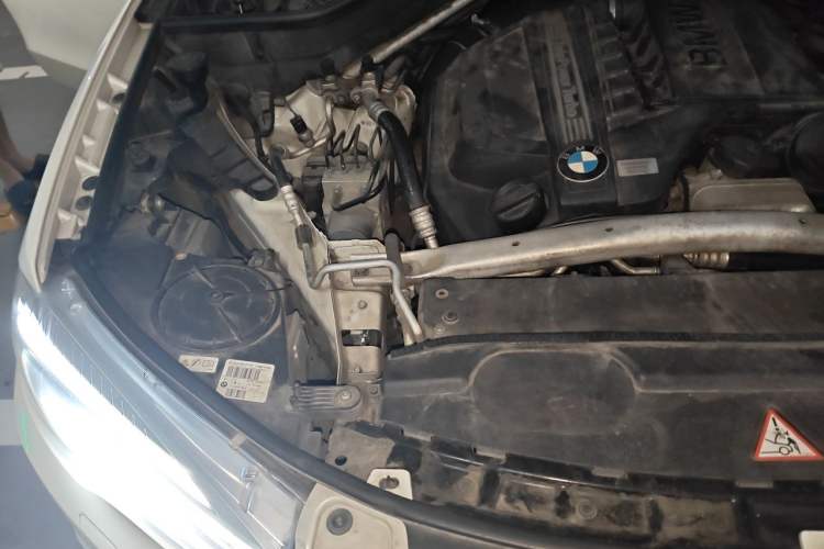 Used BMW X5 2014 xDrive35i Leading Model Engine Bay Right