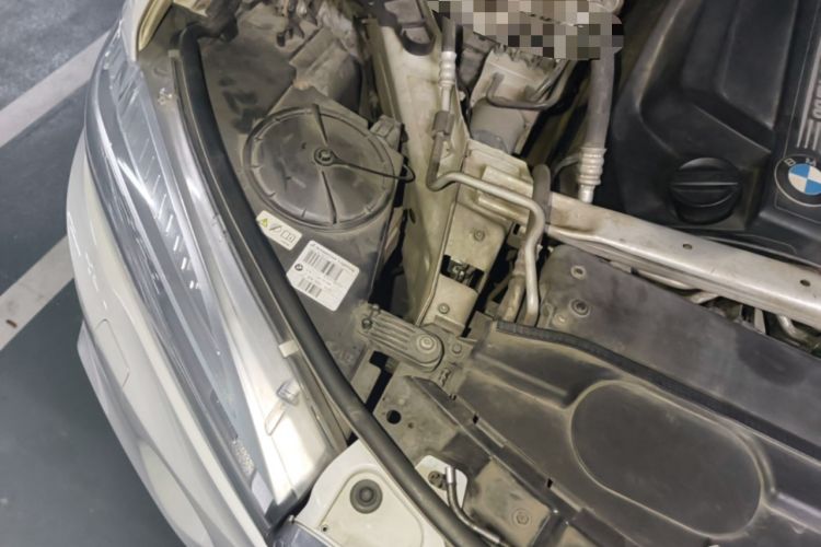 Used BMW X5 2014 xDrive35i U.S. specification Engine Bay Right