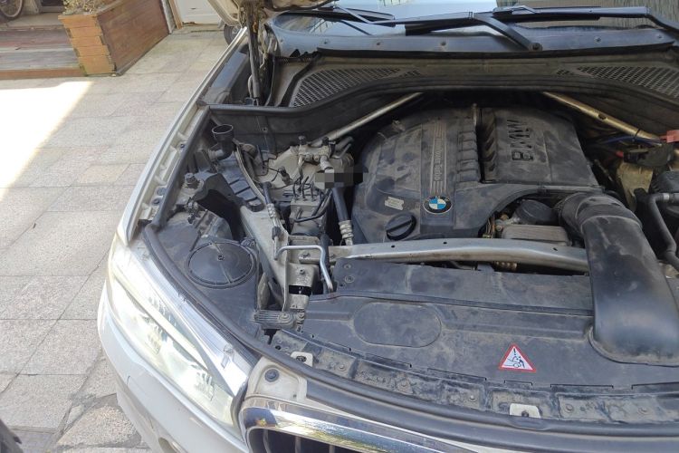 Used BMW X5 2014 xDrive35i Luxury Edition Engine Bay Right