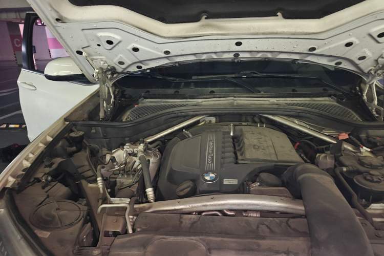 Used BMW X5 2014 xDrive35i Elegant Edition Engine Bay Right
