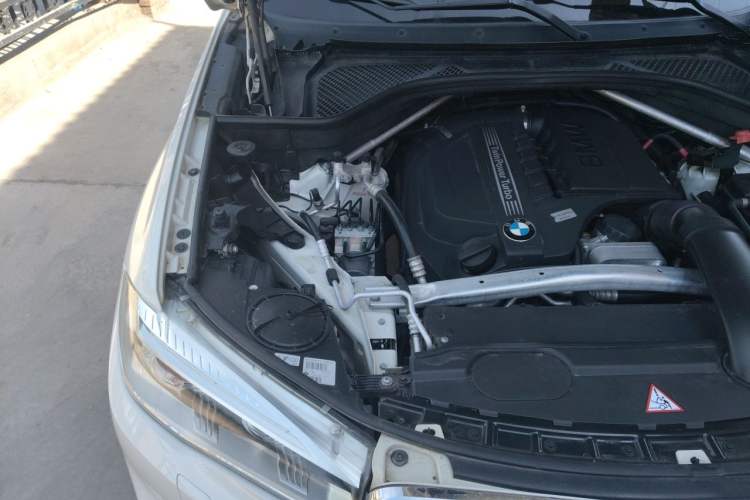 Used BMW X5 2014 xDrive35i Leading Model Engine Bay Right