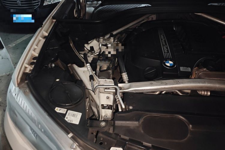 Used BMW X5 2014 xDrive35i Luxury Edition Engine Bay Right