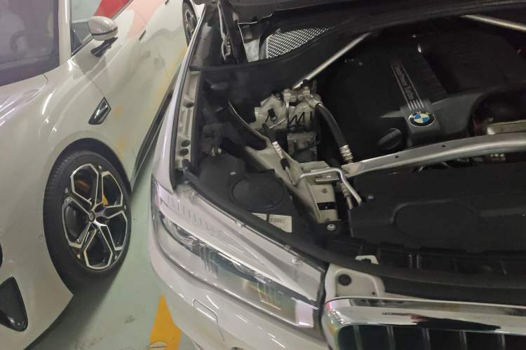 Used BMW X5 2014 xDrive35i Leading Model Engine Bay Right