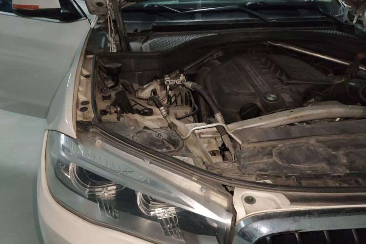 Used BMW X5 2014 xDrive35i Elegant Edition Engine Bay Right