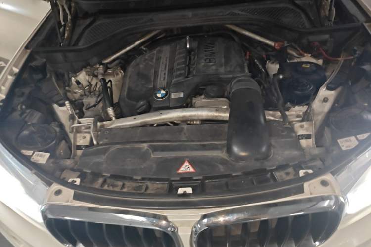 Used BMW X5 2014 xDrive35i Leading Model Engine Bay
