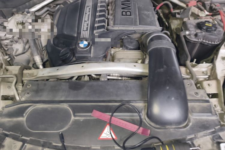 Used BMW X5 2014 xDrive35i U.S. specification Engine Bay