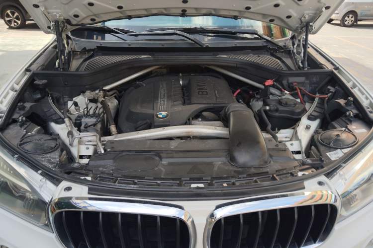 Used BMW X5 2014 xDrive35i Gasoline 5-seater U.S. specification Engine Bay