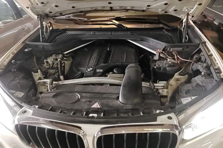 Used BMW X5 2014 xDrive35i Elegant Edition Engine Bay