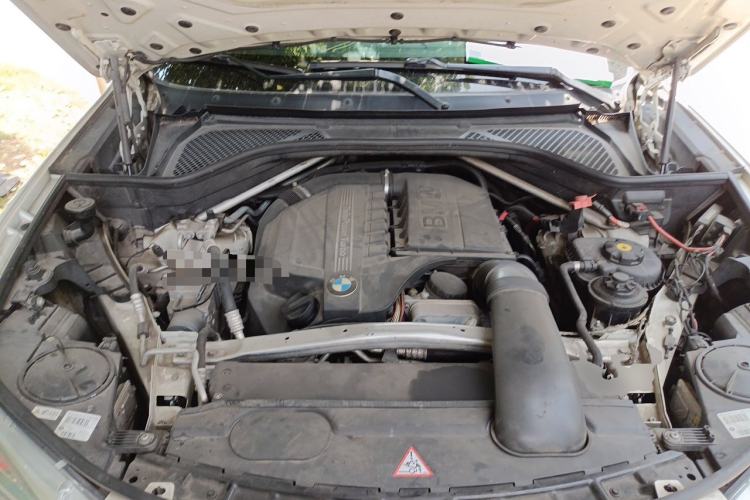 Used BMW X5 2014 xDrive35i Leading Model Engine Bay