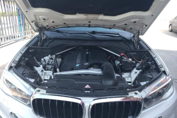 Used BMW X5 2014 xDrive35i Leading Model Engine Bay