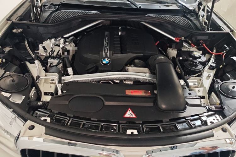 Used BMW X5 2014 xDrive35i Leading Model Engine Bay